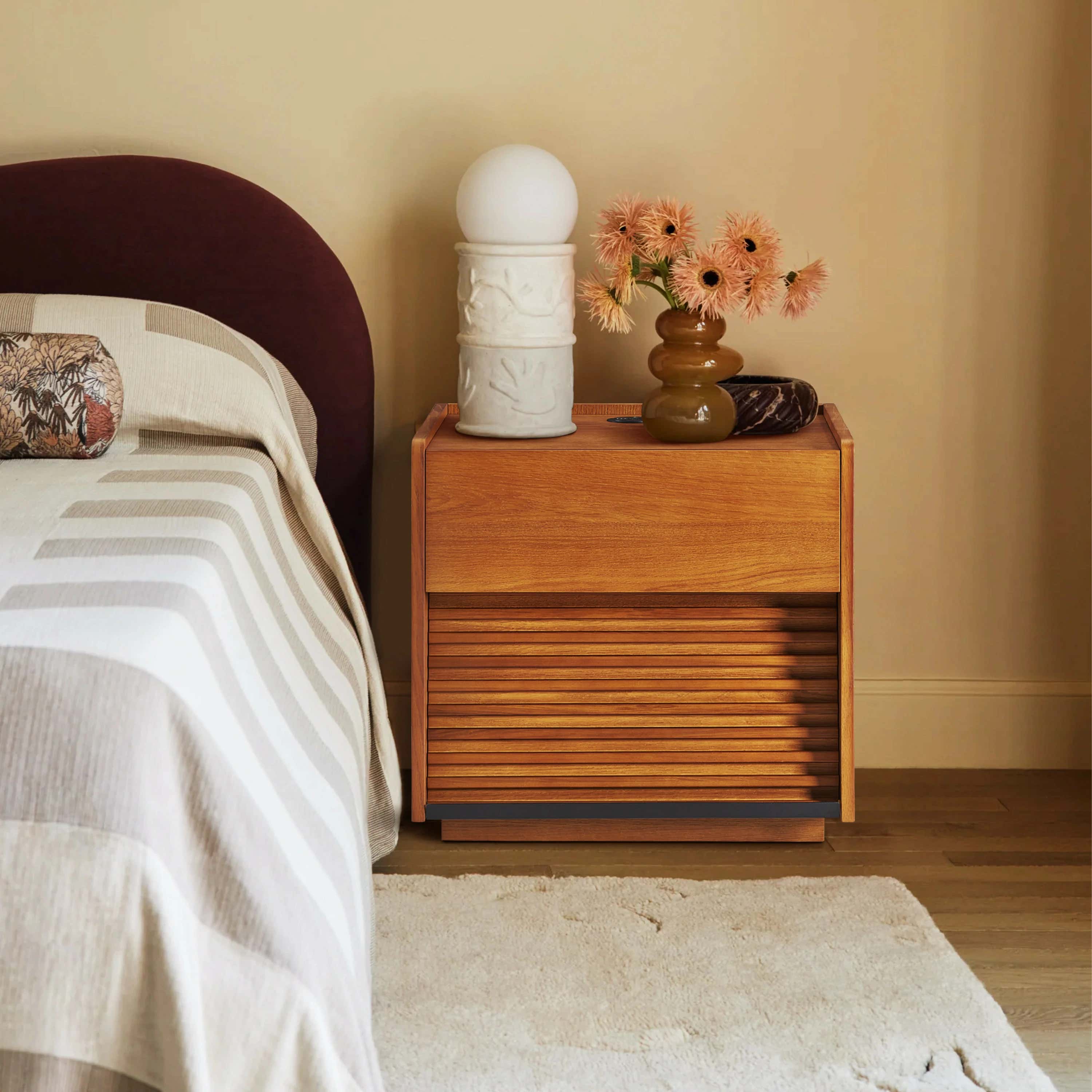 Devon Oak Nightstand 20“W